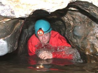  Explora sistemas subterráneos de espeleología 